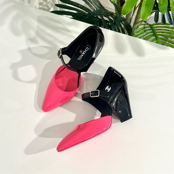 Authentic 2020 Cruise Chanel Neon Pink & Black Mary Jane Wedges size 35.5 - Picture 3 of 12